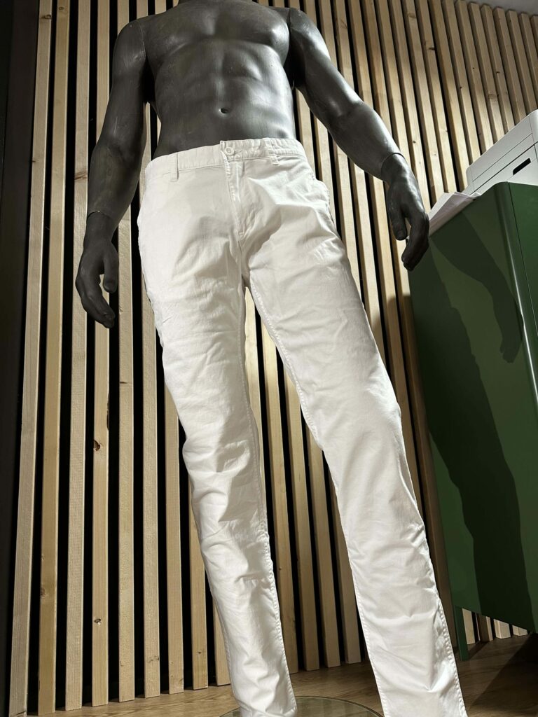 Un pantalon blanc pour le laetare ou carnaval